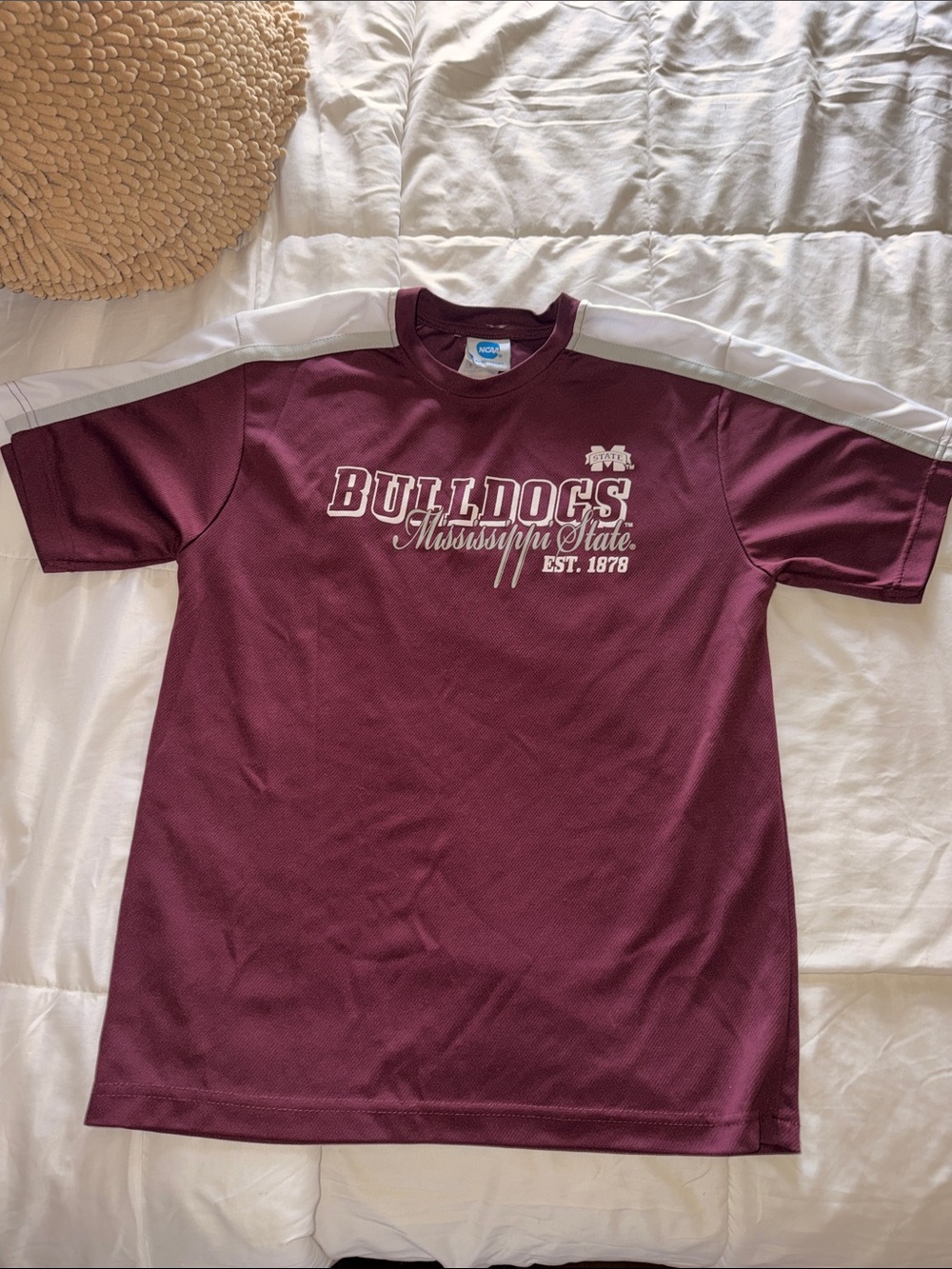 NCAA Mississippi State Bulldogs Shirt size youth XL (14/16)